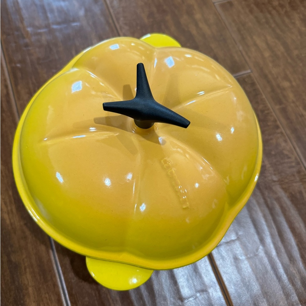 Rare Le Creuset Dijon tomato cast iron
